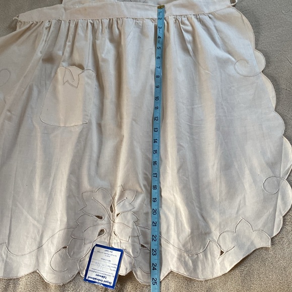 NWT one size Elegant cotton cream apron by the Sam Hedaya Company - Picture 9 of 9